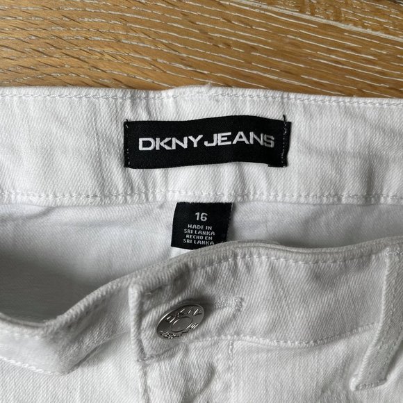 DKNY White Bermuda Shorts, Cotton Blend, 16, NWT - Picture 5 of 9